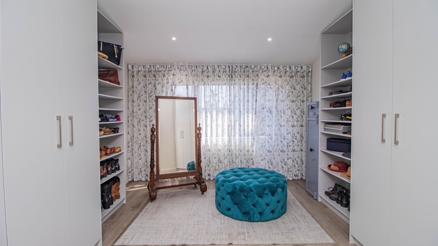 To Let 4 Bedroom Property for Rent in Royal Ascot Western Cape